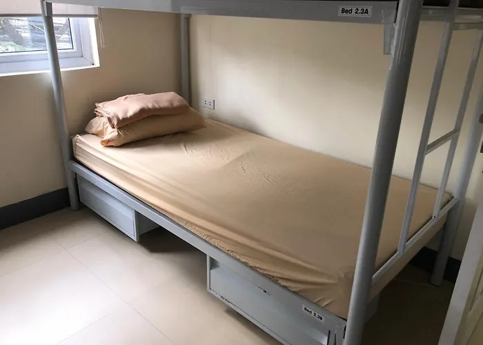 Snoozeph Hostel *